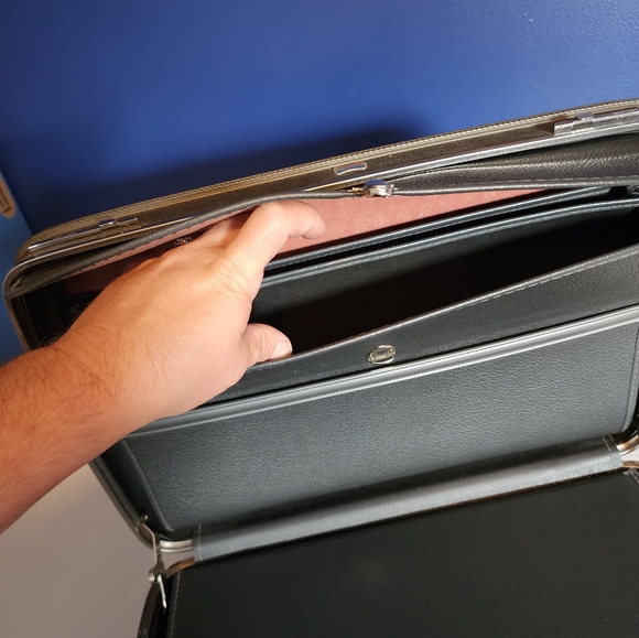 American tourister brief case - Picture 5 of 6